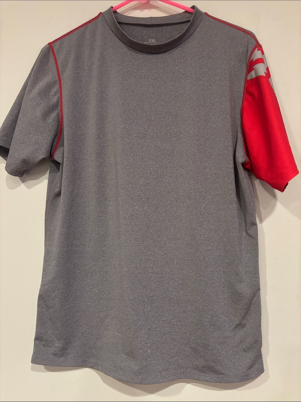 Nike Men's Gray Short Sleeve Performance Tee with Red Sleeve Accent